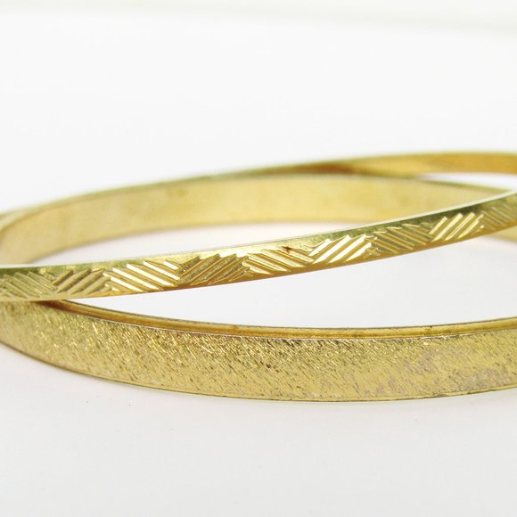 Two Vintage Trifari Bangles Gold Tone Textured Bracelets - Picture 3 of 3